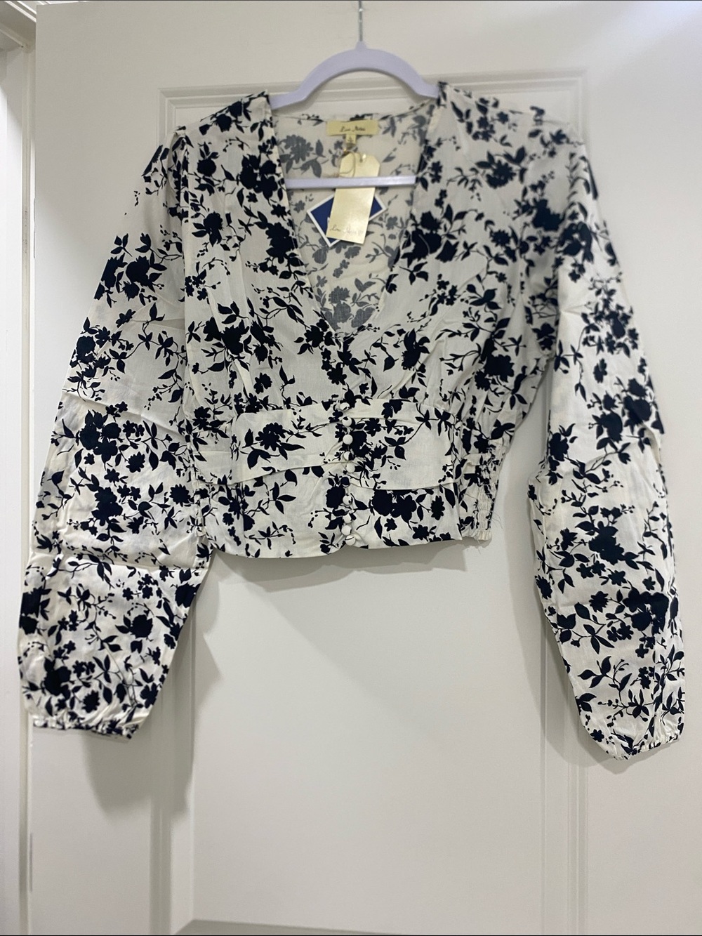 Love Notes White Floral V-Neck Long Sleeve Crop Top